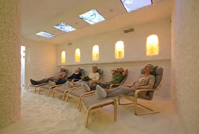 Interieur van de zoutkamer bij HaloClinic